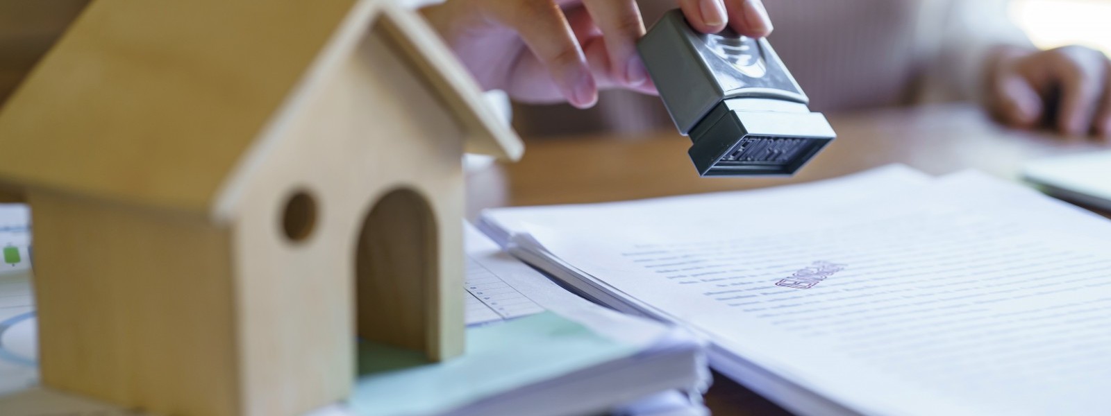 How is the stamp duty fee calculated?