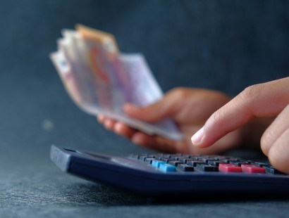 How is the transfer fee calculated?