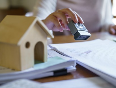How is the stamp duty fee calculated?