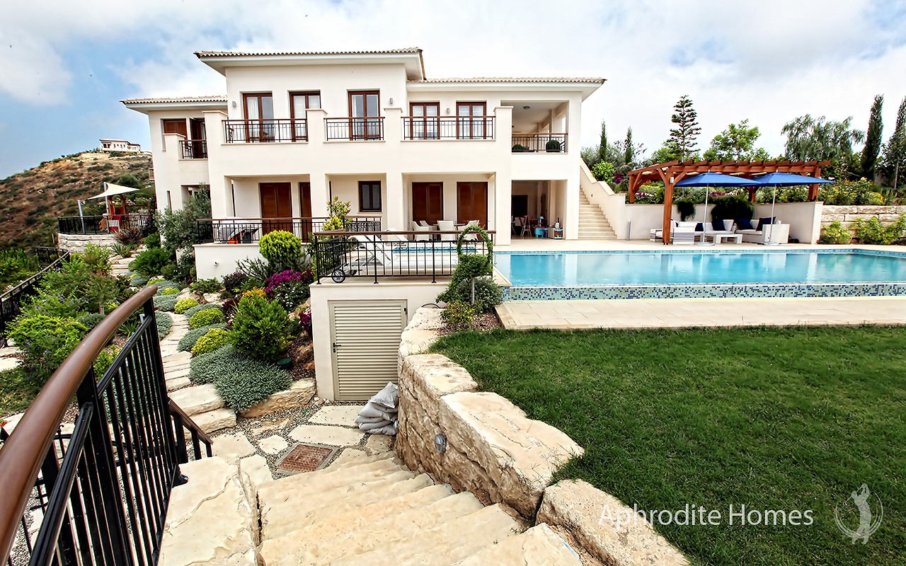 AH113V - 4-Bed Luxury Villa