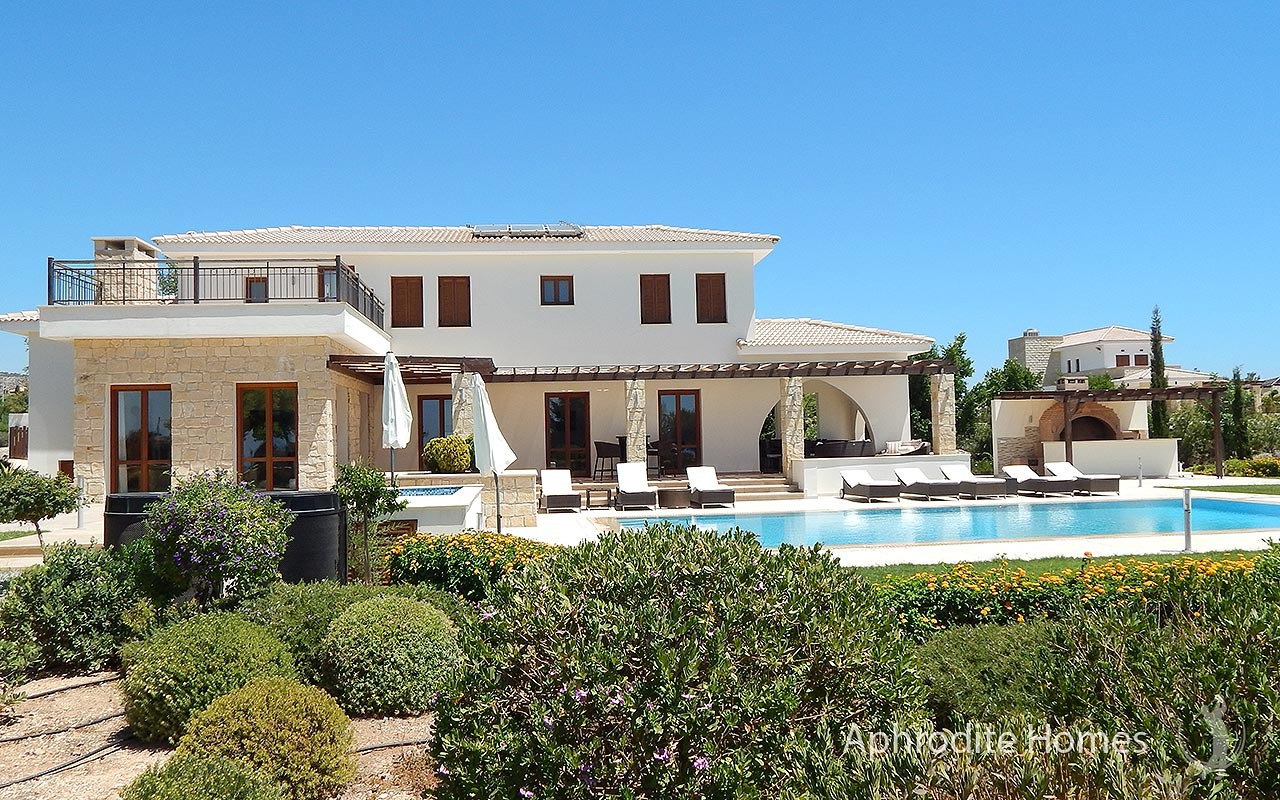 AH111V - 5-Bed Luxury Villa