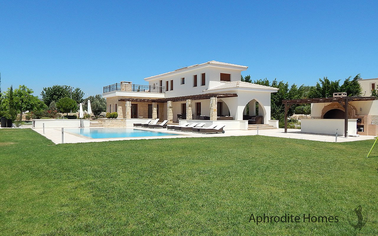 AH111V - 5-Bed Luxury Villa