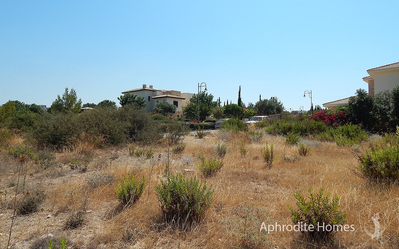 AH102V - Plot For Sale