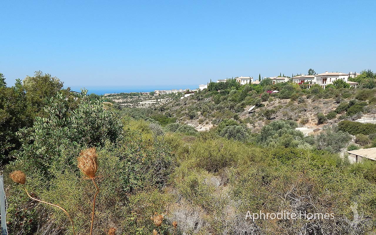 AH102V - Plot For Sale