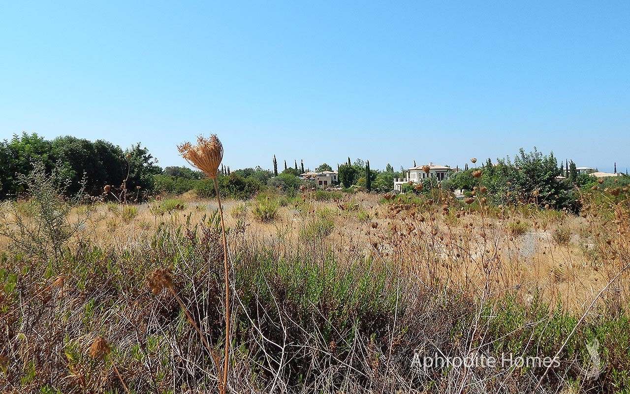 AH102V - Plot For Sale