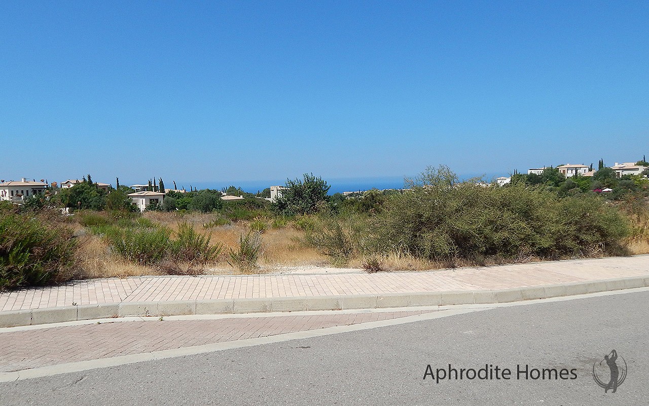 AH102V - Plot For Sale