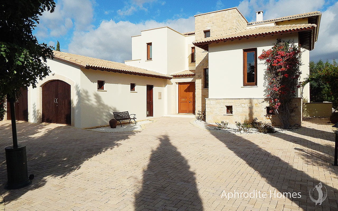 AH157V - 5-Bed Luxury Villa