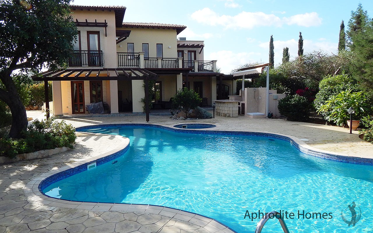 AH157V - 5-Bed Luxury Villa