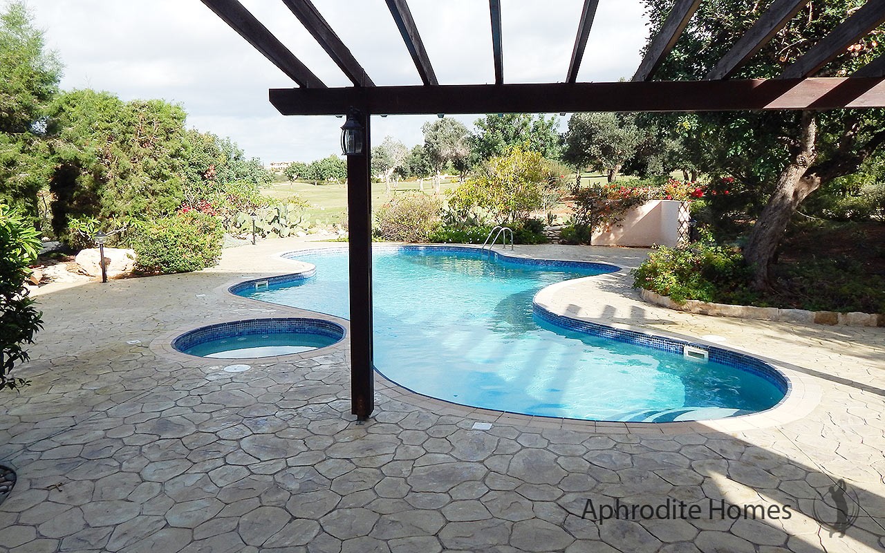 AH157V - 5-Bed Luxury Villa