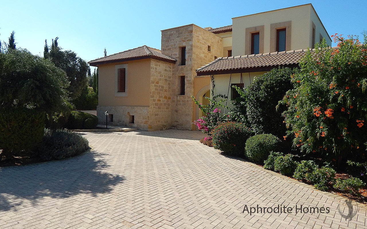 AH183V - 5-Bed Luxury Villa