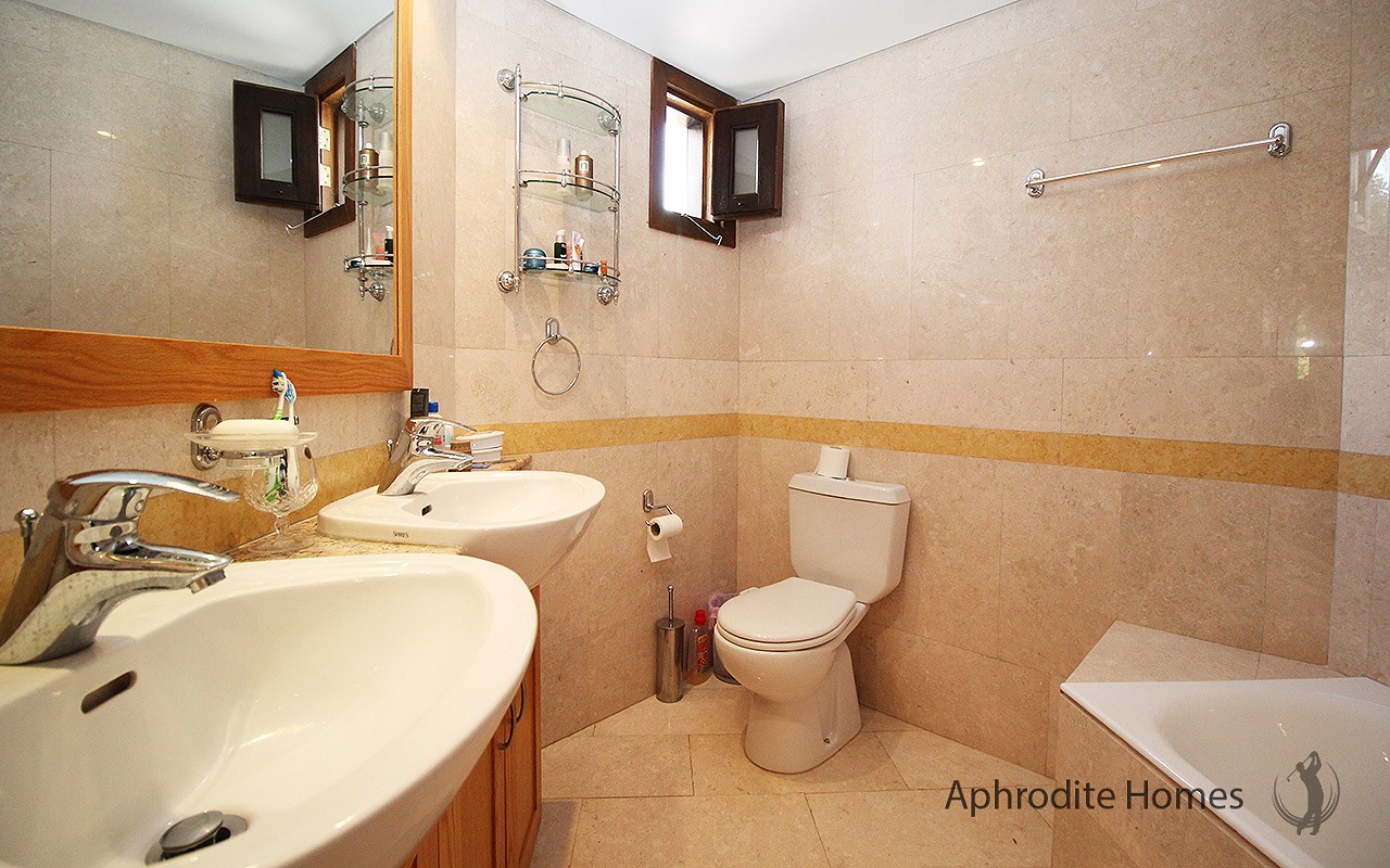 AH237P - 3-Bed Luxury Apartment