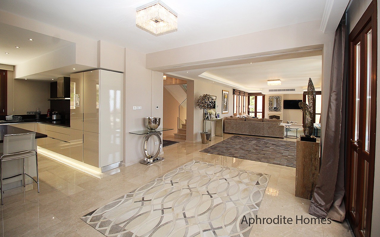 AH292V - 5-Bed Super Luxury Detached Villa