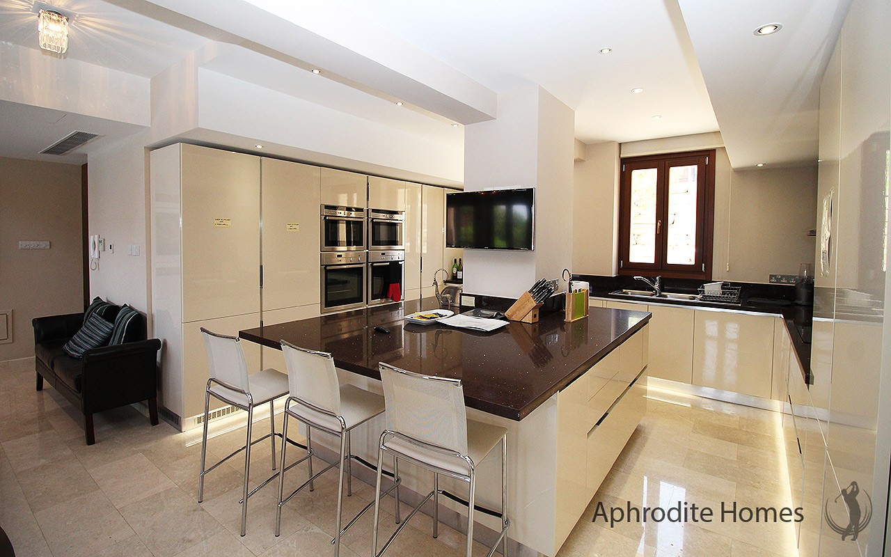 AH292V - 5-Bed Super Luxury Detached Villa