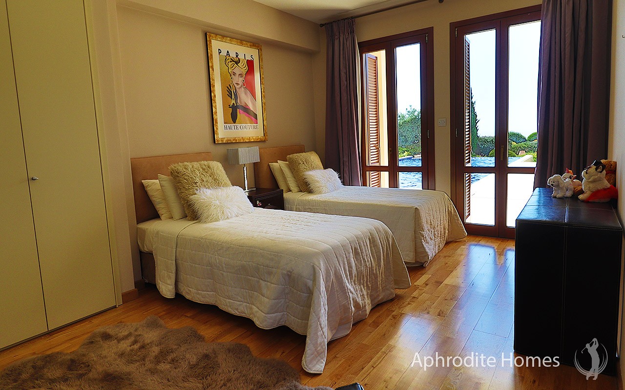 AH292V - 5-Bed Super Luxury Detached Villa