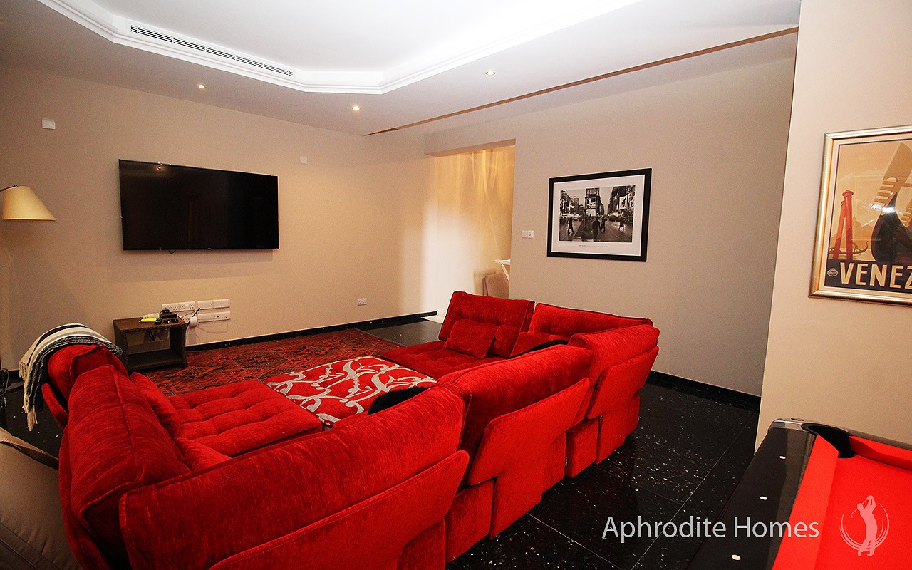 AH292V - 5-Bed Super Luxury Detached Villa