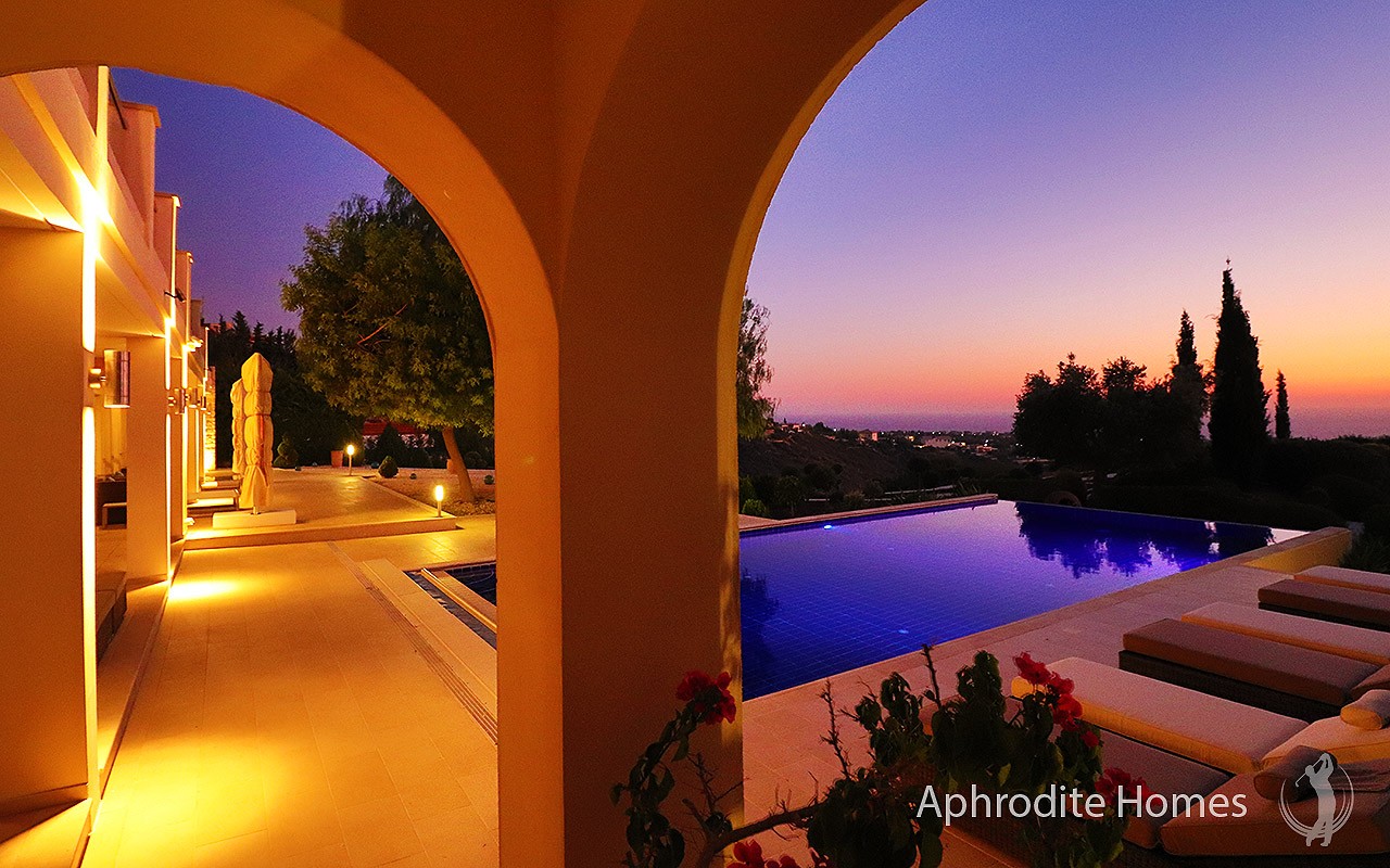 AH292V - 5-Bed Super Luxury Detached Villa