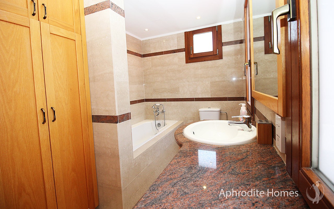 AH294V - 4-Bed Luxury Detached Villa