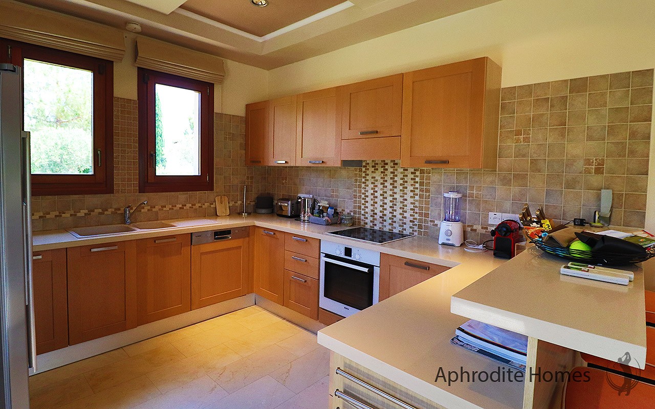 AH330V - 4-Bed Luxury Detached Villa