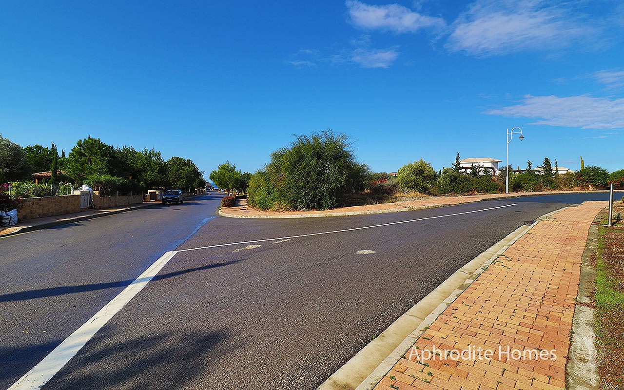 AH341V - Luxury Plot of Land