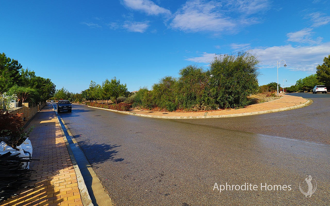 AH341V - Luxury Plot of Land