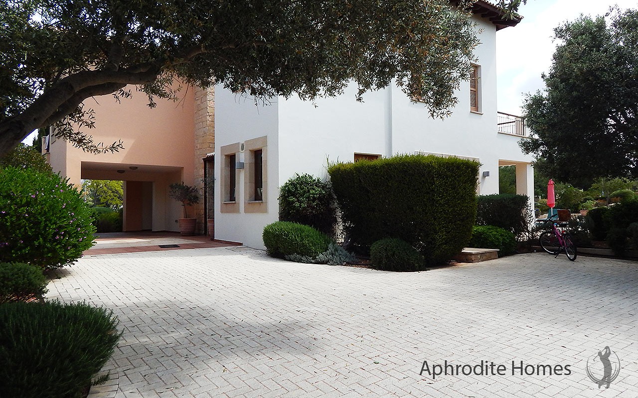 AH175V - 4-Bed Luxury Detached Villa