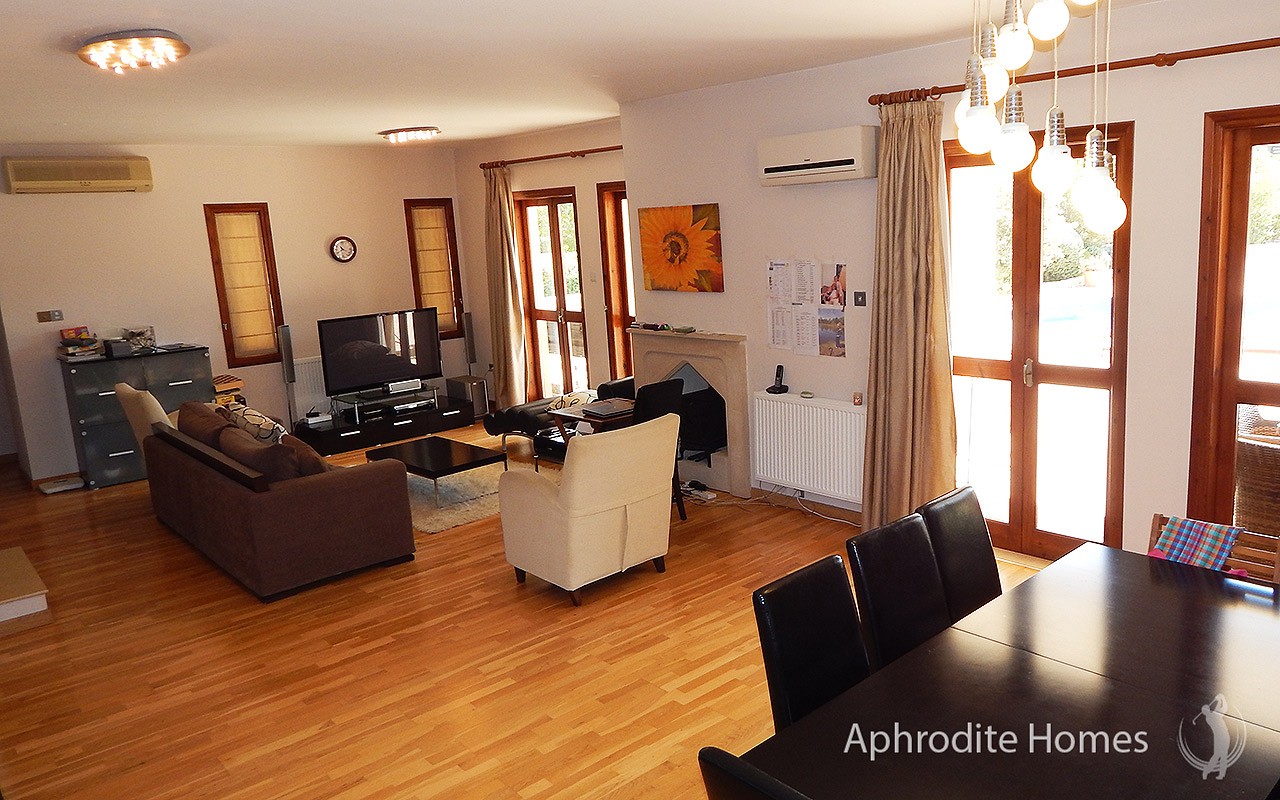 AH175V - 4-Bed Luxury Detached Villa