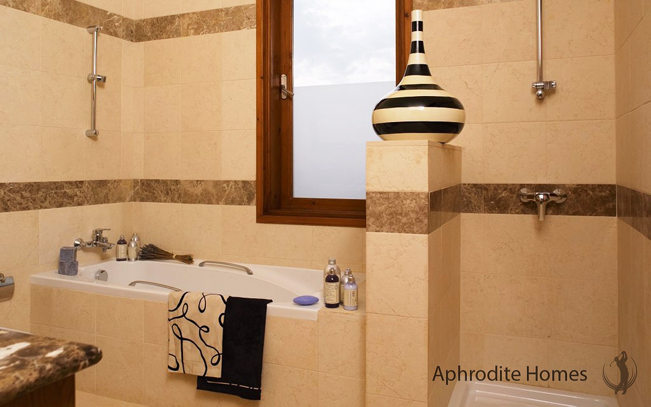 AH175V - 4-Bed Luxury Detached Villa