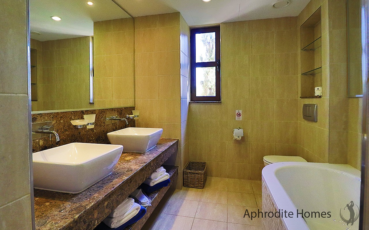 AH380P - 2-Bed Luxury Apartment