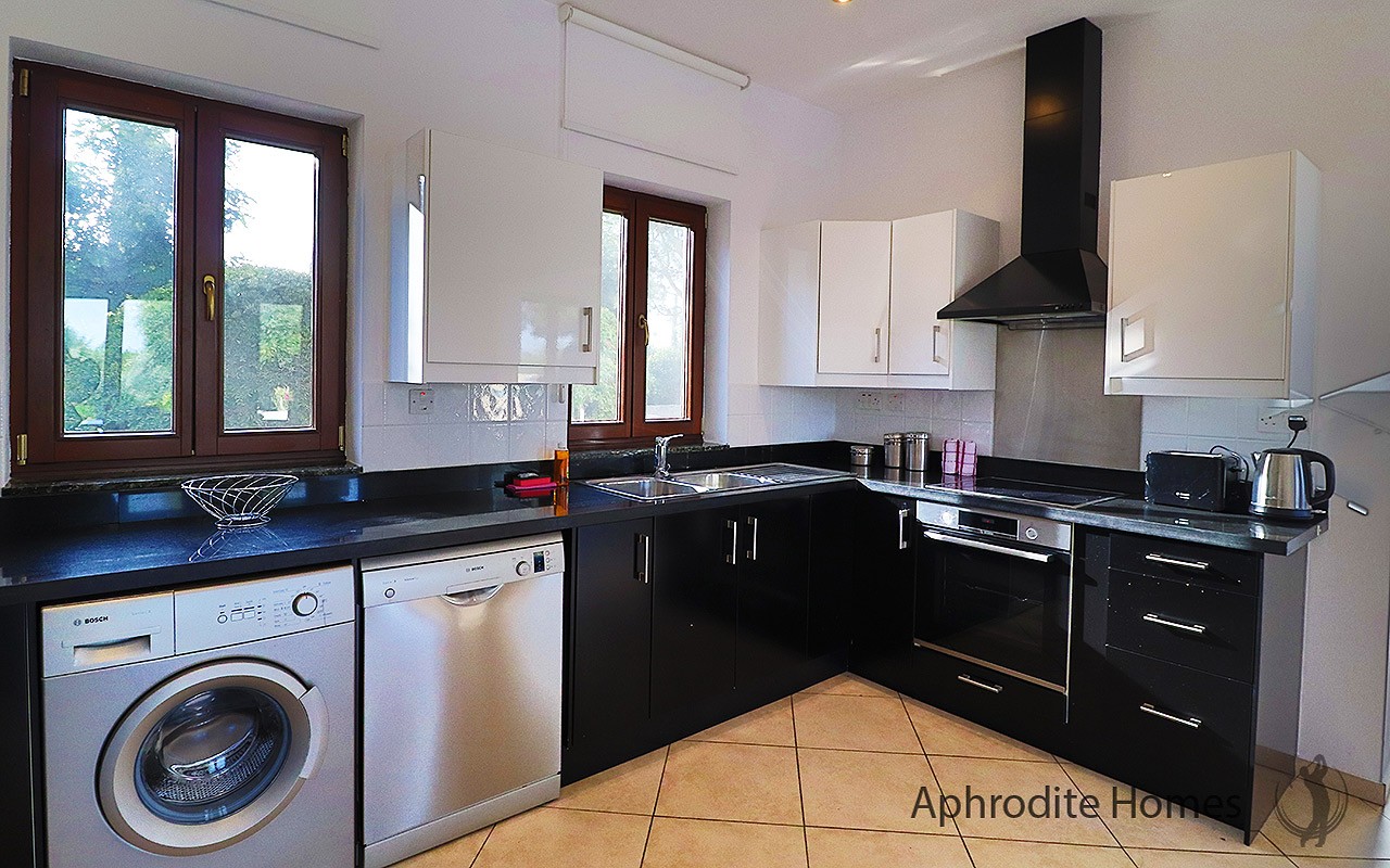 AH395V - 3-Bed Luxury Detached Villa
