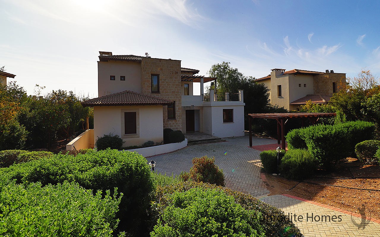 AH394V - 3-Bed Luxury Detached Villa