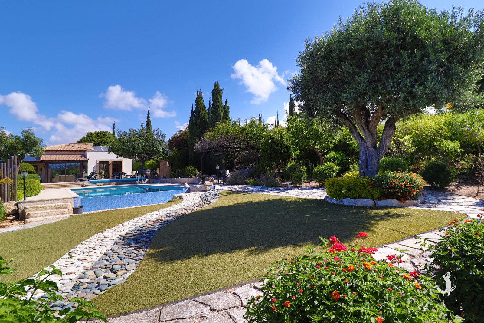 Villa For Sale  in  Aphrodite Hills